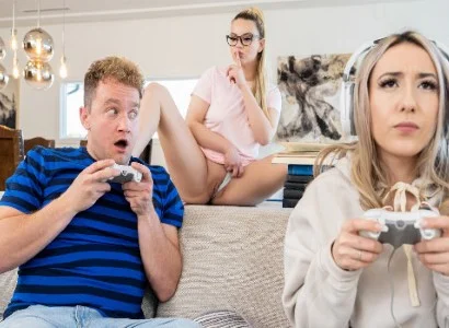 cô ấy bị bạn thân phản bội cướp người yêu khi còn mải mê chơi game