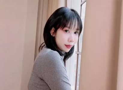 Cô nàng lồn múp xinh tươi đi thuê nhà và chịch với chủ