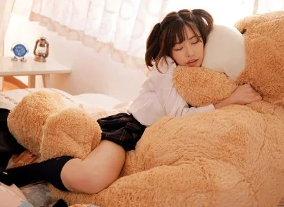 Trời đang mưa to làm đường sá trơn trượt